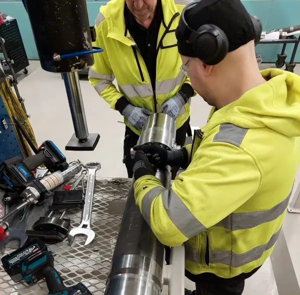 Hydraulic cylinder production